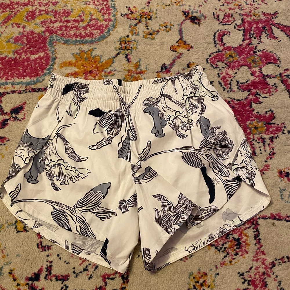 athleta shorts 4inch